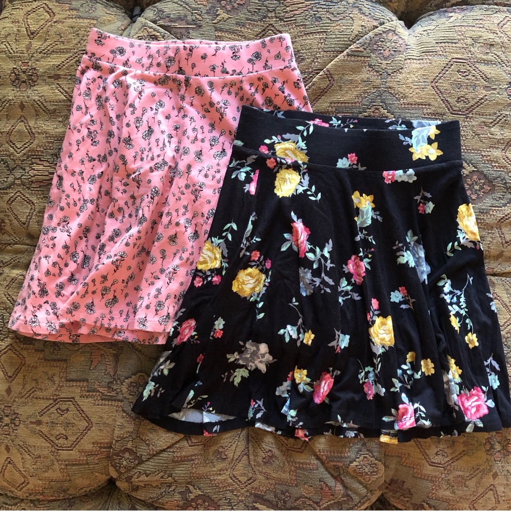 *Bundle of 2* Knit Skater Skirts XS (runs small) Pink Black Floral Print
